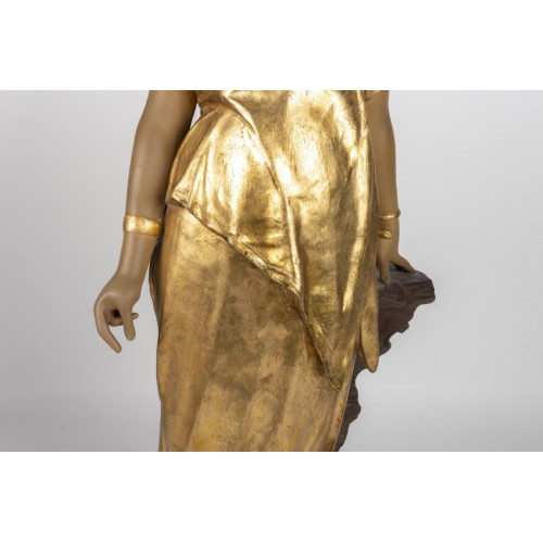 Statue de femme en terre-cuite Goldscheider - Galerie Camille Barsac - Zahra Luxury