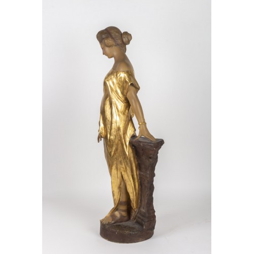 Statue de femme en terre-cuite Goldscheider - Galerie Camille Barsac - Zahra Luxury