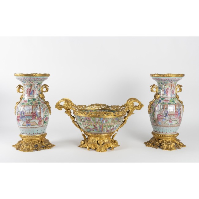 Porcelaine de Canton - Importante garniture de console 19e siècle - Galerie Camille Barsac - Zahra Luxury