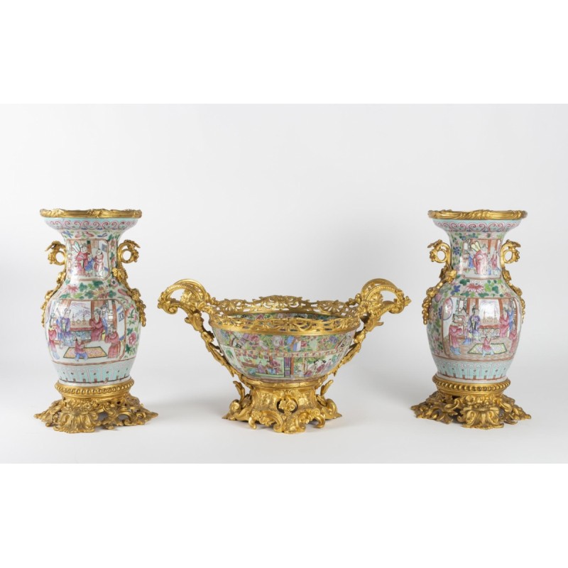 Porcelaine de Canton - Importante garniture de console 19e siècle - Galerie Camille Barsac - Zahra Luxury