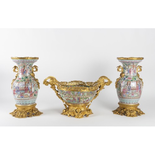 Porcelaine de Canton - Importante garniture de console 19e siècle - Galerie Camille Barsac - Zahra Luxury