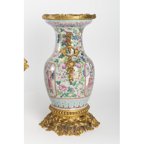 Porcelaine de Canton - Importante garniture de console 19e siècle - Galerie Camille Barsac - Zahra Luxury